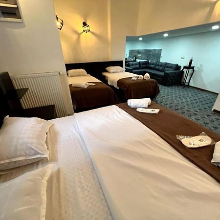 Elno Hotel Tbilisi Esterno foto