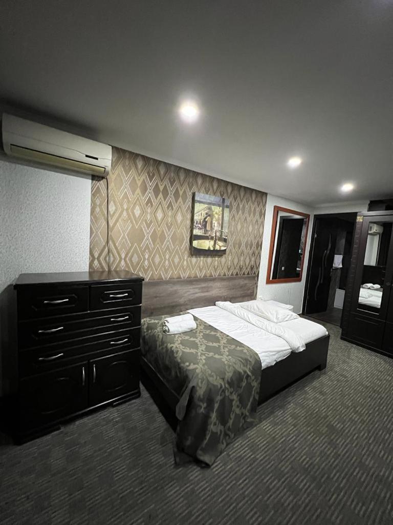 Elno Hotel Tbilisi Esterno foto