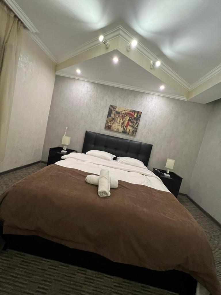 Elno Hotel Tbilisi Esterno foto