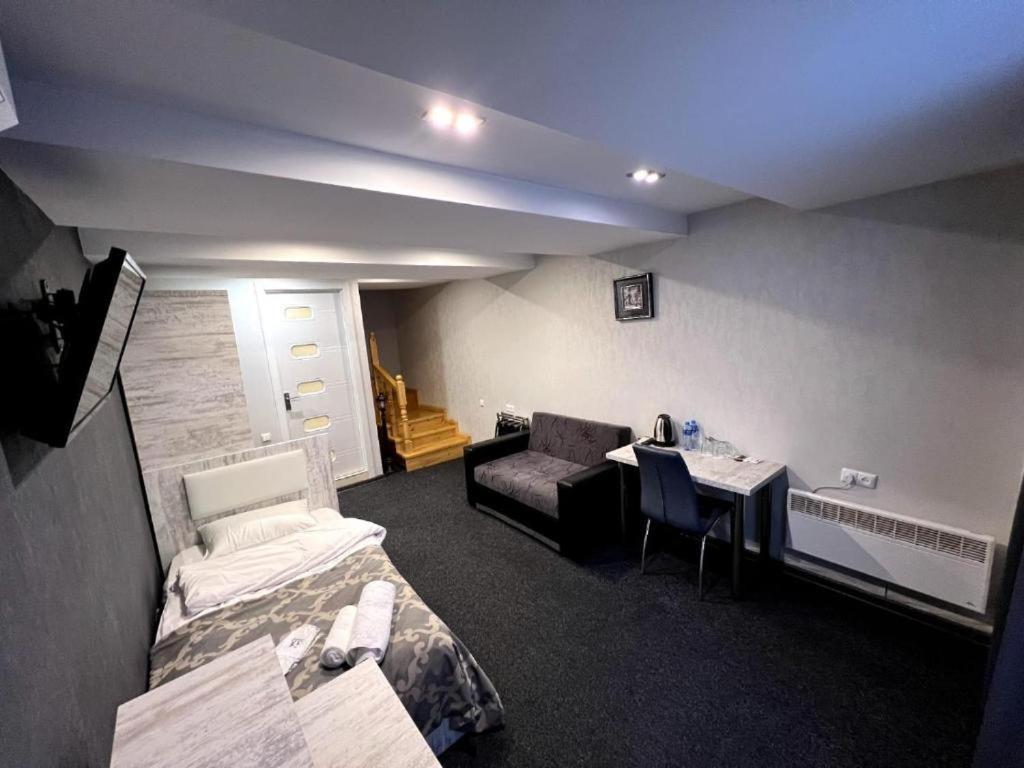 Elno Hotel Tbilisi Esterno foto