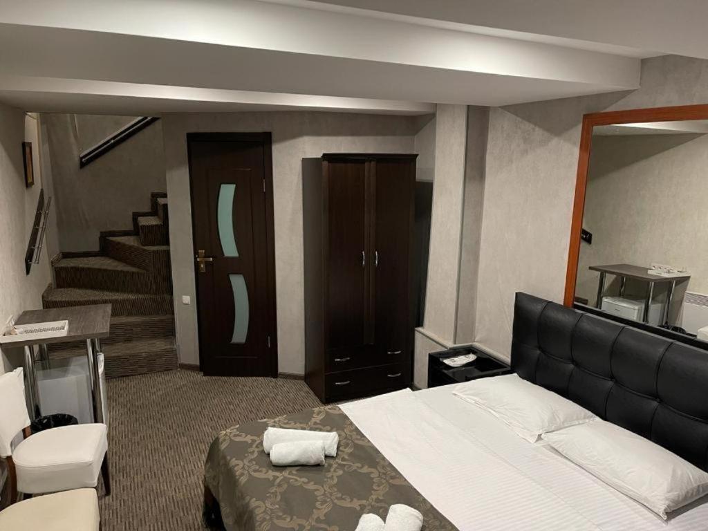Elno Hotel Tbilisi Esterno foto