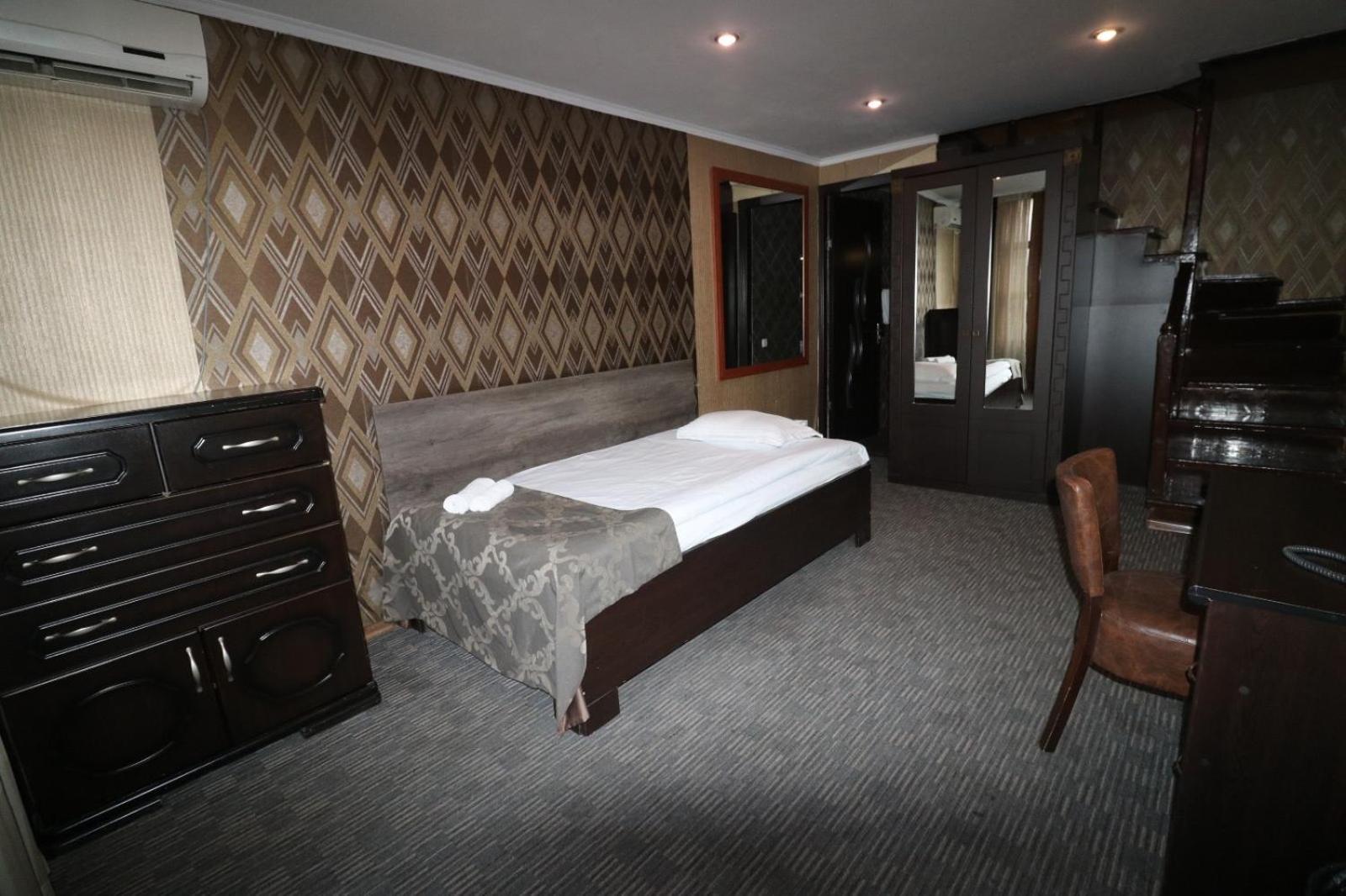 Elno Hotel Tbilisi Esterno foto