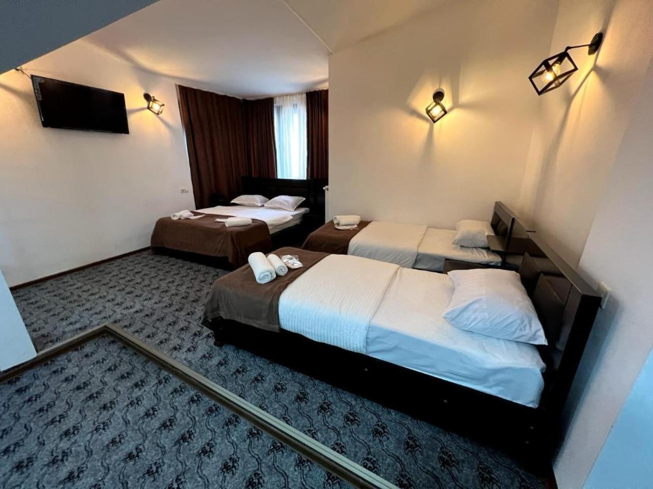 Elno Hotel Tbilisi Esterno foto